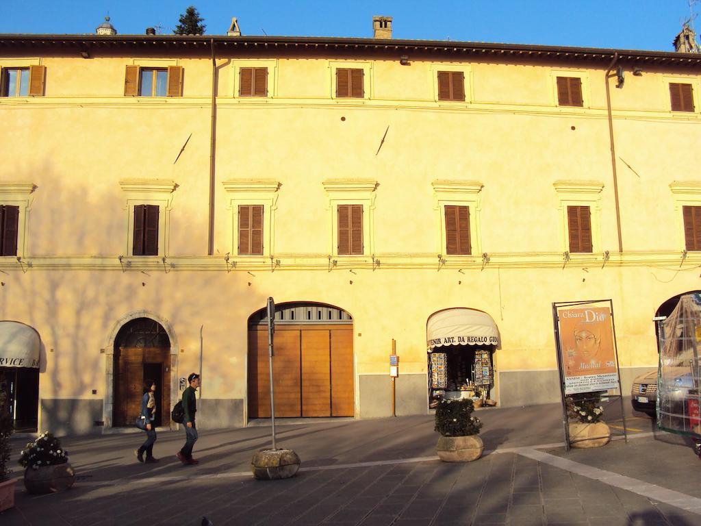 Appartamenti Piazza Santa Chiara Ασίζη Εξωτερικό φωτογραφία